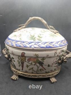 Bonbonnière porcelaine Limoges montée bronze LM 1895 décor oiseaux Napoléon III