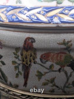 Bonbonnière porcelaine Limoges montée bronze LM 1895 décor oiseaux Napoléon III