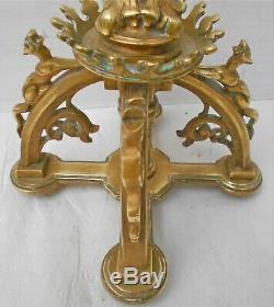 Bougeoir gothique aux chimères Viollet le Duc. Bronze 19è N III. H 33 cm. 2 kg