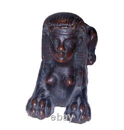 Bronze Ancien A Patine Brune Le Sphinx