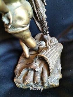 Bronze patiné de pendule figurant un pêcheur napolitain avec ses prises / XIXe