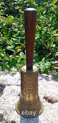 CLOCHE DE TABLE OU D'APPEL EN BRONZE AU DECOR VEGETAL EN RELIEF XIX ème siècle