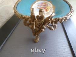 Centre de table porcelaine de Sèvres et monture bronze 1845 château des Tuilerie