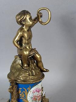 Cherubin bronze sur colonne bronze & porcelaine de Sèvres XIXe siècle B714