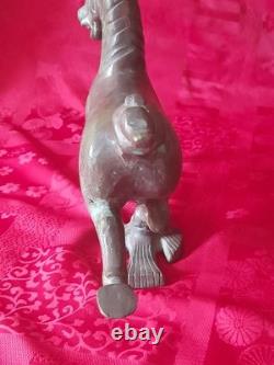 Cheval ancien en bronze au galop volant de style antique chine