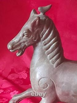 Cheval ancien en bronze au galop volant de style antique chine