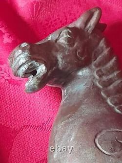 Cheval ancien en bronze au galop volant de style antique chine
