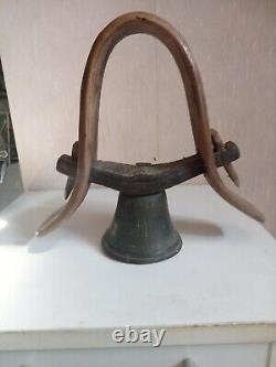 Cloche ancienne hauteur total 22 cm x 24 cm