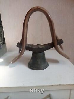 Cloche ancienne hauteur total 22 cm x 24 cm