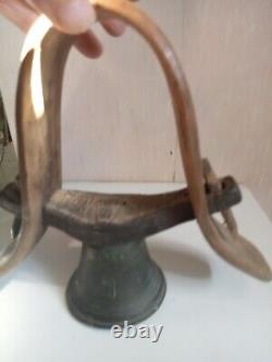 Cloche ancienne hauteur total 22 cm x 24 cm