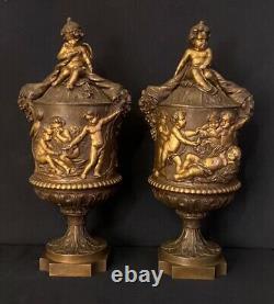 Clodion, Paire de vases couverts aux Putti, Bronze 19eme