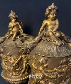 Clodion, Paire de vases couverts aux Putti, Bronze 19eme