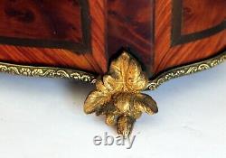 Coffret bois de rose Napoléon III bronzes dauphin et raisins