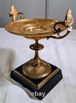 Coupe Circulaire En Bronze Dore A Decor De Mascarons Sur Un Socle En Marbre