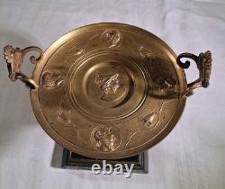 Coupe Circulaire En Bronze Dore A Decor De Mascarons Sur Un Socle En Marbre