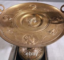 Coupe Circulaire En Bronze Dore A Decor De Mascarons Sur Un Socle En Marbre