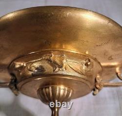 Coupe Circulaire En Bronze Dore A Decor De Mascarons Sur Un Socle En Marbre