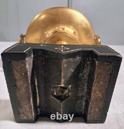 Coupe Circulaire En Bronze Dore A Decor De Mascarons Sur Un Socle En Marbre