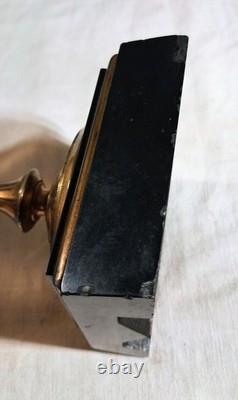 Coupe Circulaire En Bronze Dore A Decor De Mascarons Sur Un Socle En Marbre