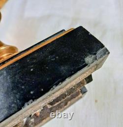 Coupe Circulaire En Bronze Dore A Decor De Mascarons Sur Un Socle En Marbre