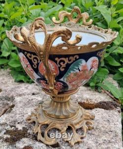 Coupe Sur Pied En Porcelaine Japonaise Et Bronze Dore De Style Rocaille Nap. III