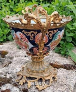 Coupe Sur Pied En Porcelaine Japonaise Et Bronze Dore De Style Rocaille Nap. III