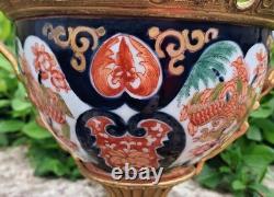 Coupe Sur Pied En Porcelaine Japonaise Et Bronze Dore De Style Rocaille Nap. III