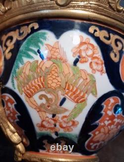 Coupe Sur Pied En Porcelaine Japonaise Et Bronze Dore De Style Rocaille Nap. III