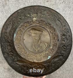 Deux grands plats a offrandes époque Napoléon III en cuivre repoussé circa 1850