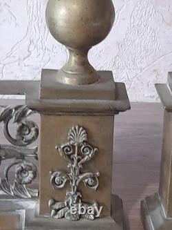 Devant de cheminée époque 19é en bronze a décor de mufles de lion