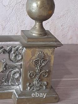 Devant de cheminée époque 19é en bronze a décor de mufles de lion