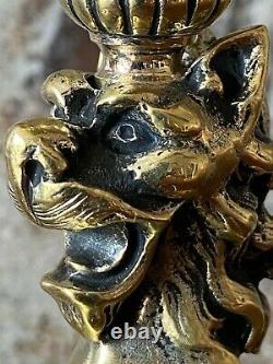Elégante lampe au lion héraldique en bronze