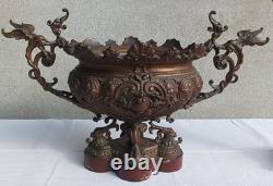 Ensemble Jardinière et 2 aiguillères en bronze époque Napoléon III