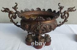 Ensemble jardinière et 2 aiguillères en bronze époque Napoléon III