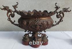 Ensemble jardinière et 2 aiguillères en bronze époque Napoléon III