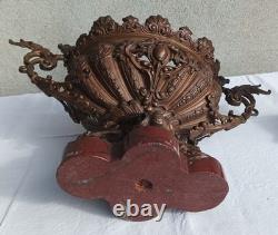 Ensemble jardinière et 2 aiguillères en bronze époque Napoléon III