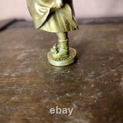 FIN XIX° Cachet en bronze doré Fillette à la poupée Signé A. Caron sceau