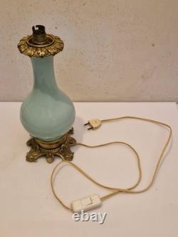 France Pied de lampe balustre en opaline vert-d'eau / céladon Napoléon III France Pied de lampe balustre en opaline vert-d'eau / céladon Napoléon III