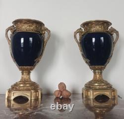 France, époque Napoléon III paire de grands vases montés bronze doré et porc