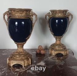 France, époque Napoléon III paire de grands vases montés bronze doré et porc