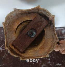 France, époque Napoléon III paire de grands vases montés bronze doré et porc