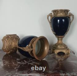 France, époque Napoléon III paire de grands vases montés bronze doré et porc