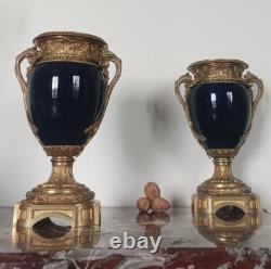 France, époque Napoléon III paire de grands vases montés bronze doré et porc