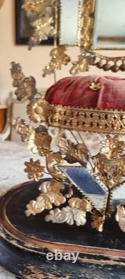 French Antique Napoleon III Mariage globe interior with Pink velvet cushion