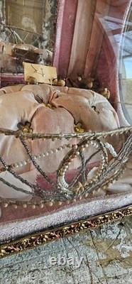 French ornate, antique glass display case coffre globe du mariee Napoleon III French ornate, antique glass display case coffre globe du mariee Napoleon III