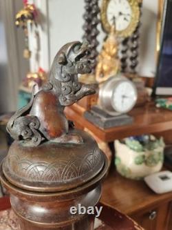 Grand pot couvert en Bronze JAPON XIX ème Meiji -35cm statuette lion de fô