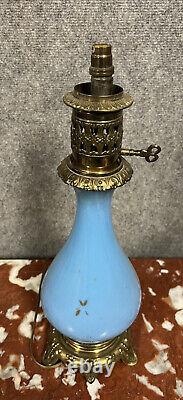 Grande Lampe a pétrole Napoléon III en porcelaine a décors peints circa 1880