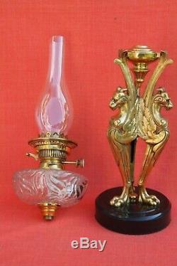Grande lampe à pétrole Napoléon III Les 3 chimères / bronze / cristal Baccarat