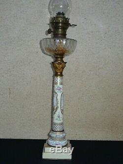 Grande lampe à pétrole à colonne en porcelaine et bronze dépoque Napoléon III