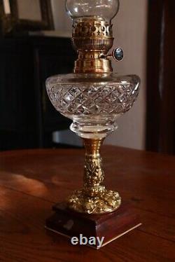 Grande lampe a pétrole ancienne en bronze et cristal / lampe aux chérubins